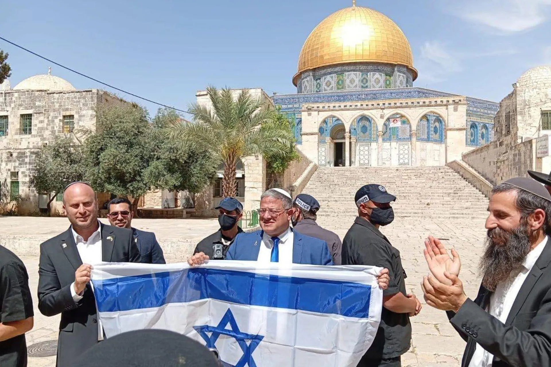 موجة غضب عارمة ومواقف دولية حازمة عقب اقتحام بن غفير لباحات المسجد الاقصى