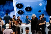 مستقبل هواتف ايفون.. هل تنجح ابل في ابتكار جهاز زجاجي بالكامل قريبا؟