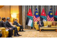 الملك يبحث مع رئيس الوزراء الماليزي سبل توطيد العلاقات