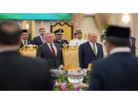 الملك يبحث مع ملك ماليزيا العلاقات الراسخة بين البلدين ومستجدات الإقليم
