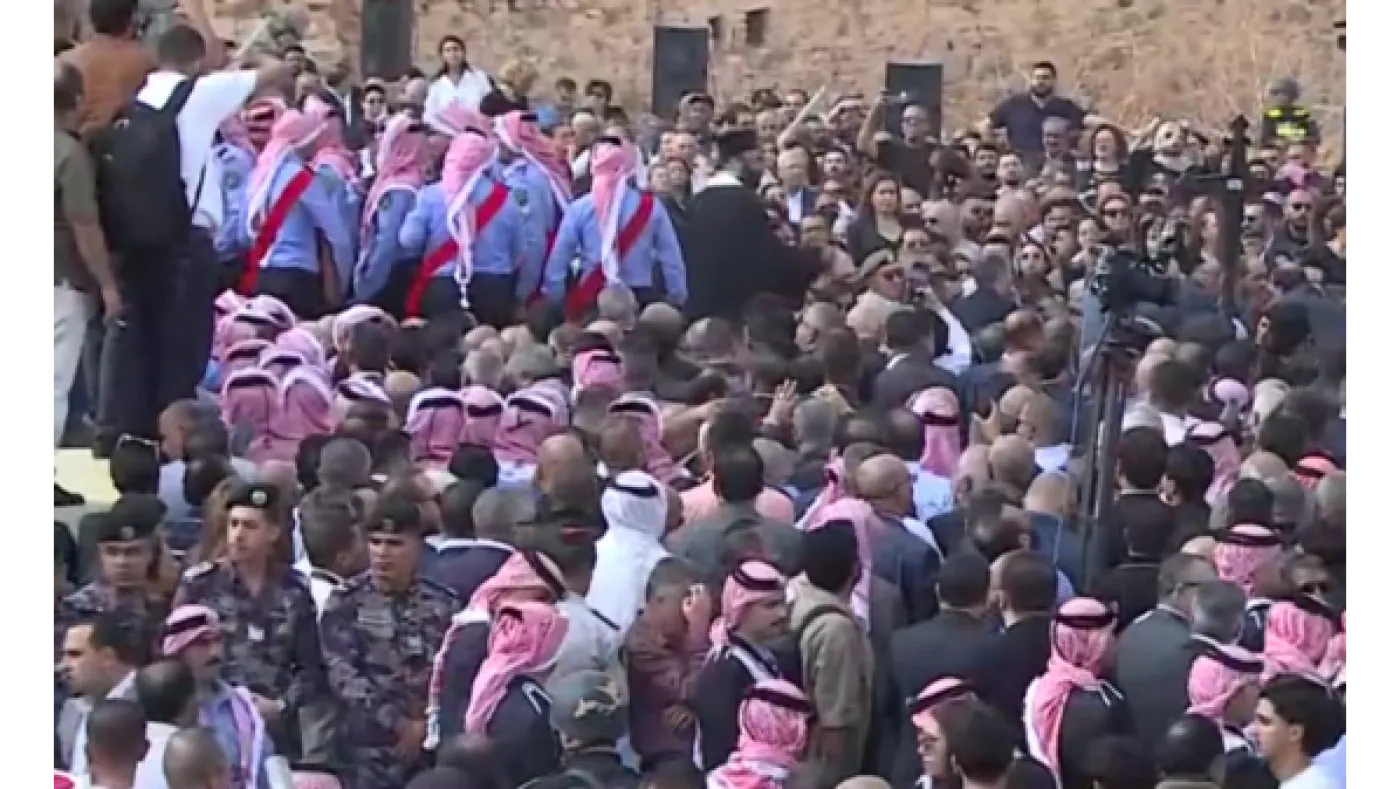 الأردنيون يشيّعون شهداء هجوم كنيسة حمود في الكرك