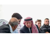 الملك يقدم واجب العزاء لذوي شهداء العملية الإرهابية في الكرك