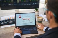 فخ النوافذ المنبثقة.. كيف تحمي حاسوبك من خدعة الفيروسات الوهمية؟